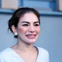Beredar video Nikita Mirzani sedang menganti bajunya ditempat umum saat berlibur di Jepang. Lantas seperti apa komentar ibu dua anak itu mengenai video yang diunggahnya tersebut. (Nurwahyunan/Bintang.com)