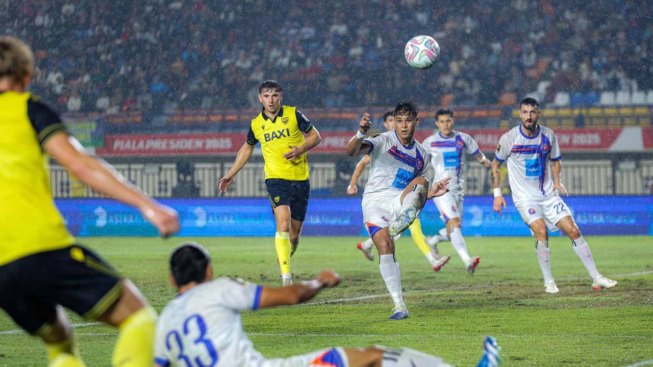 FOTO: Port FC Kalahkan Oxford United, Boyong Trofi Piala Presiden 2025 ke Thailand