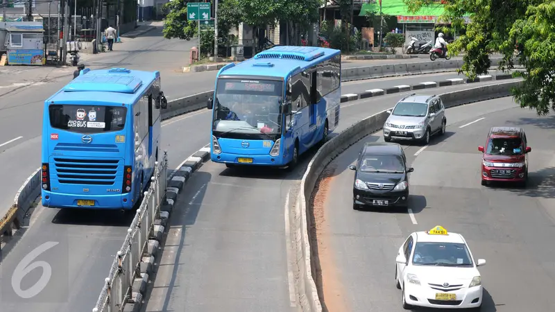 20160612- Ahok Bolehkan 3 Jenis Kendaraan Melintasi Jalur Busway –Jakarta- Helmi Afandi