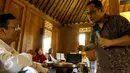 Penggiat peran Ayah, Irwan Rinaldi memberikan seminar singkat kepada para ayah saat peluncuran materi pengayaan orangtua dan guru PAUD di Lebak Bulus, Jakarta, Kamis (12/11/2015). (Liputan6.com/Yoppy Renato)