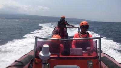 Sampan Pecah Tabrak Kayu, Nelayan Jembrana Hilang di Perairan Pulukan