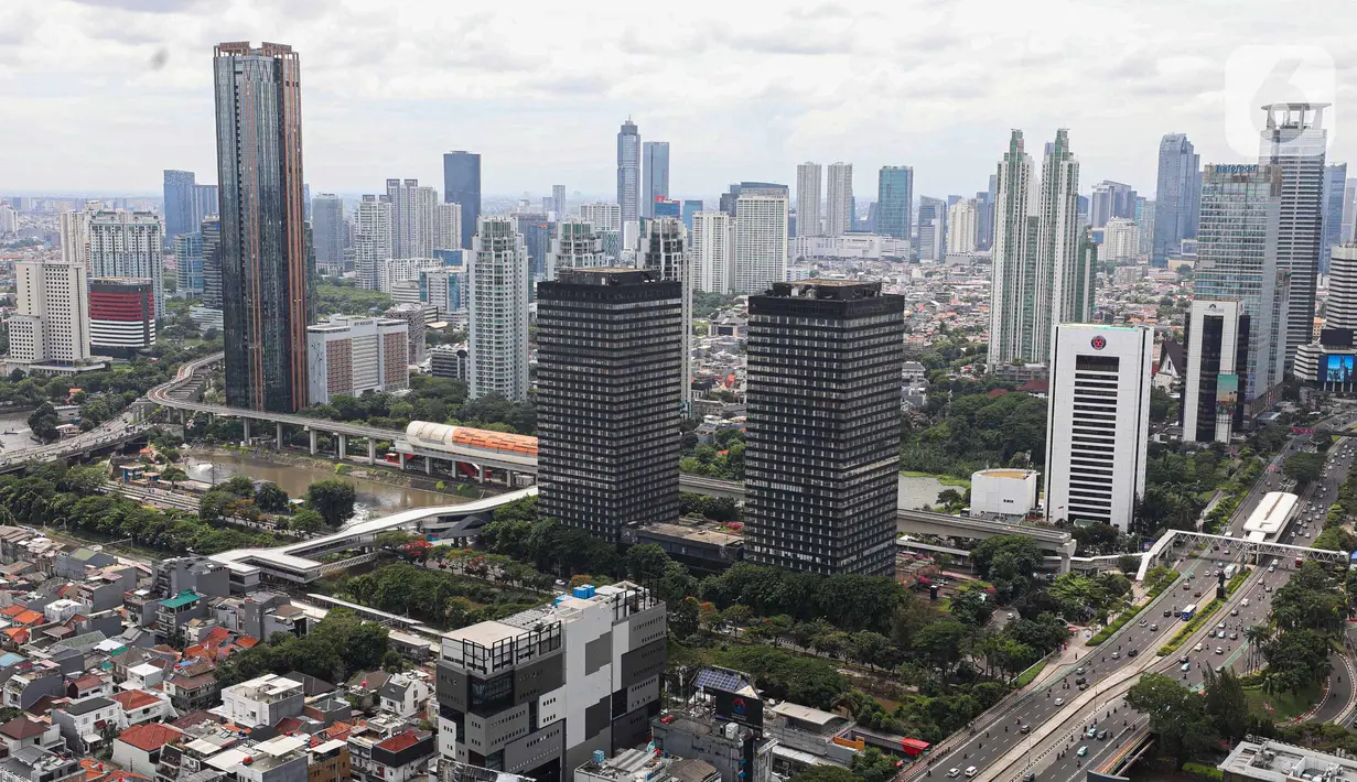 Kementerian Keuangan merilis catatan pendapatan negara mencapai Rp2.842,5 triliun selama 2024 saat mengumumkan kinerja APBN di Jakarta, Senin (6/1/2025). (Liputan6.com/Angga Yuniar)