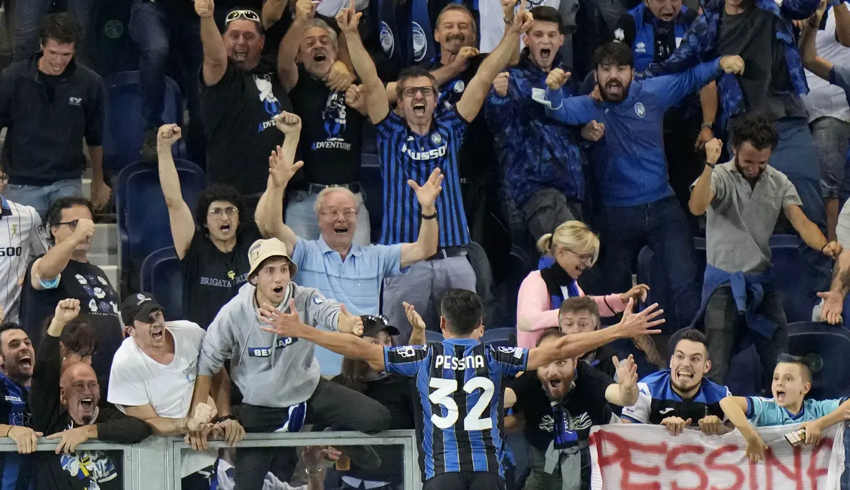 Atalanta yang bertanding di depan publiknya sendiri di Bergamo langsung tancap gas, mereka bertubi-tubi menekan pertahanan Young Boys. (AP/Luca Bruno)