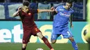 Pemain AS Roma, Stephan El Shaarawy, berusaha melewati pemain Empoli, Vincent Laurini, pada pertandingan lanjutan Serie A Italia di Stadion Carlo Castellani, Empoli, Minggu (28/2/2016) dini hari WIB. (EPA/Fabio Muzzi)