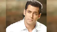 Salman Khan merasa orang yang pantas memanggilnya dengan sebutan Bhai adalah dua orang adiknya, Alvira dan Arpita.