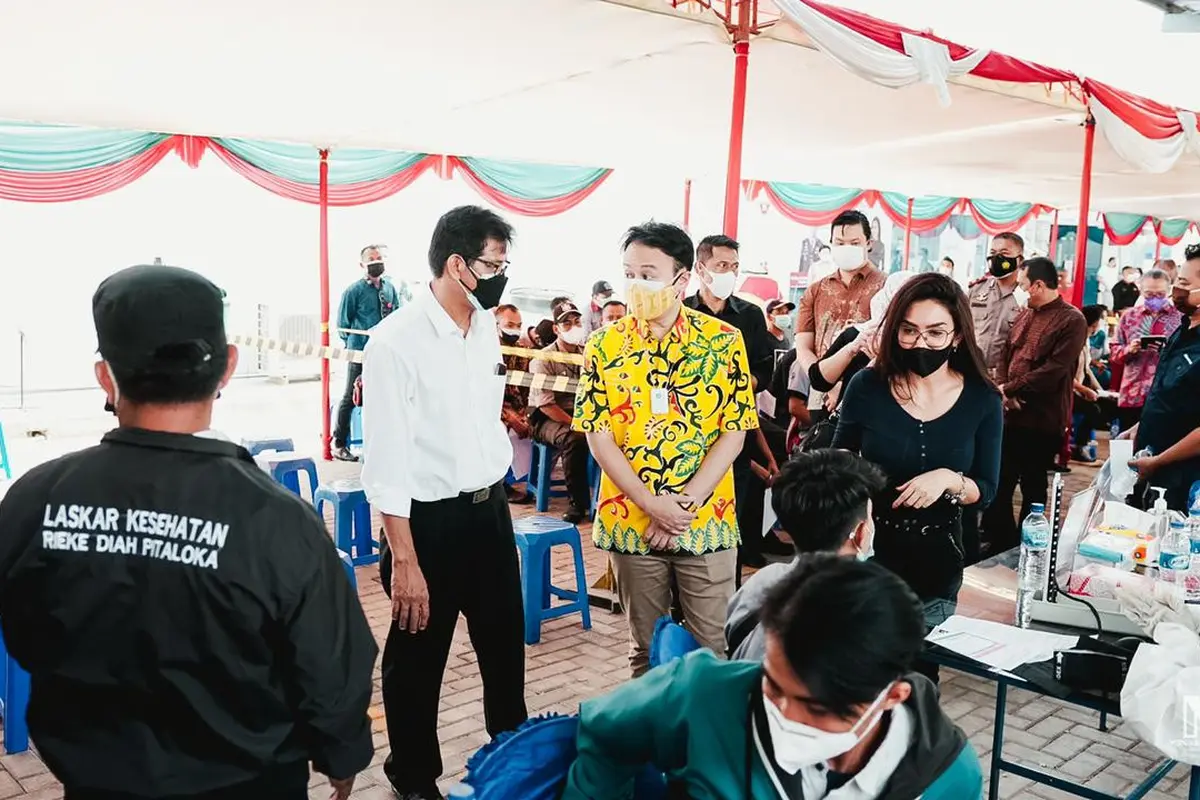 Rieke Diah Pitaloka Dorong Vaksinasi Pasar Tradisional dan Ritel-UMKM