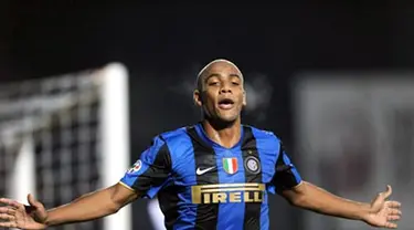 Inter Milan&#039;s Brazilian defender Maicon celebrates after scoring against Siena during their Italian Serie A match on December 20, 2008 at Siena&#039;s Artemio Franchi Stadium. AFP PHOTO/FILIPPO MONTEFORTE 