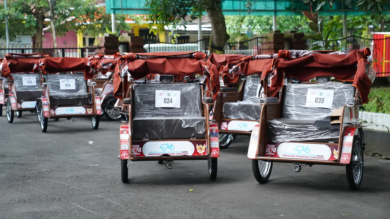 Becak listrik yang disalurkan melalui Yayasan Gerakan Solidaritas Nasional (GSN). (foto: Istimewa)