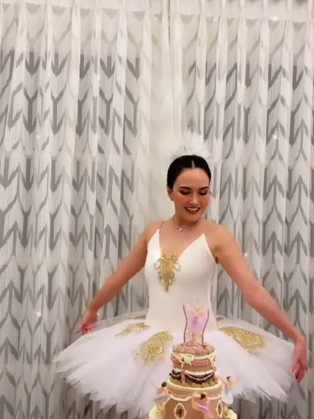 Ultah Shandy Aulia Bertema Ballerina