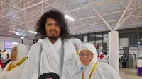 Bakti Sang Anak Lelaki dari Cirebon, Dampingi Ibunda Gantikan Ayah Berhaji Secara Mandiri pada 2025