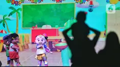 Sejumlah karakter dalam serial CoComelon tampil menghibur anak-anak dalam drama musikal CoComelon Live: Sing-A-Long yang digelar di Ballroom Pullman Central Park, Jakarta, pada Sabtu (10/5/2025). (Liputan6.com/Angga Yuniar)