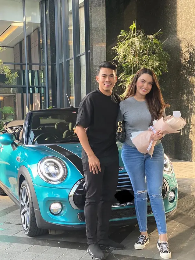 Momen Nurhidayat Haris Beri Pacar Kado Mobil Mewah