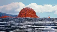 Gelembung besar berwarna merah darah pernah muncul di Hawaii. Apa gerangan? (USGS)