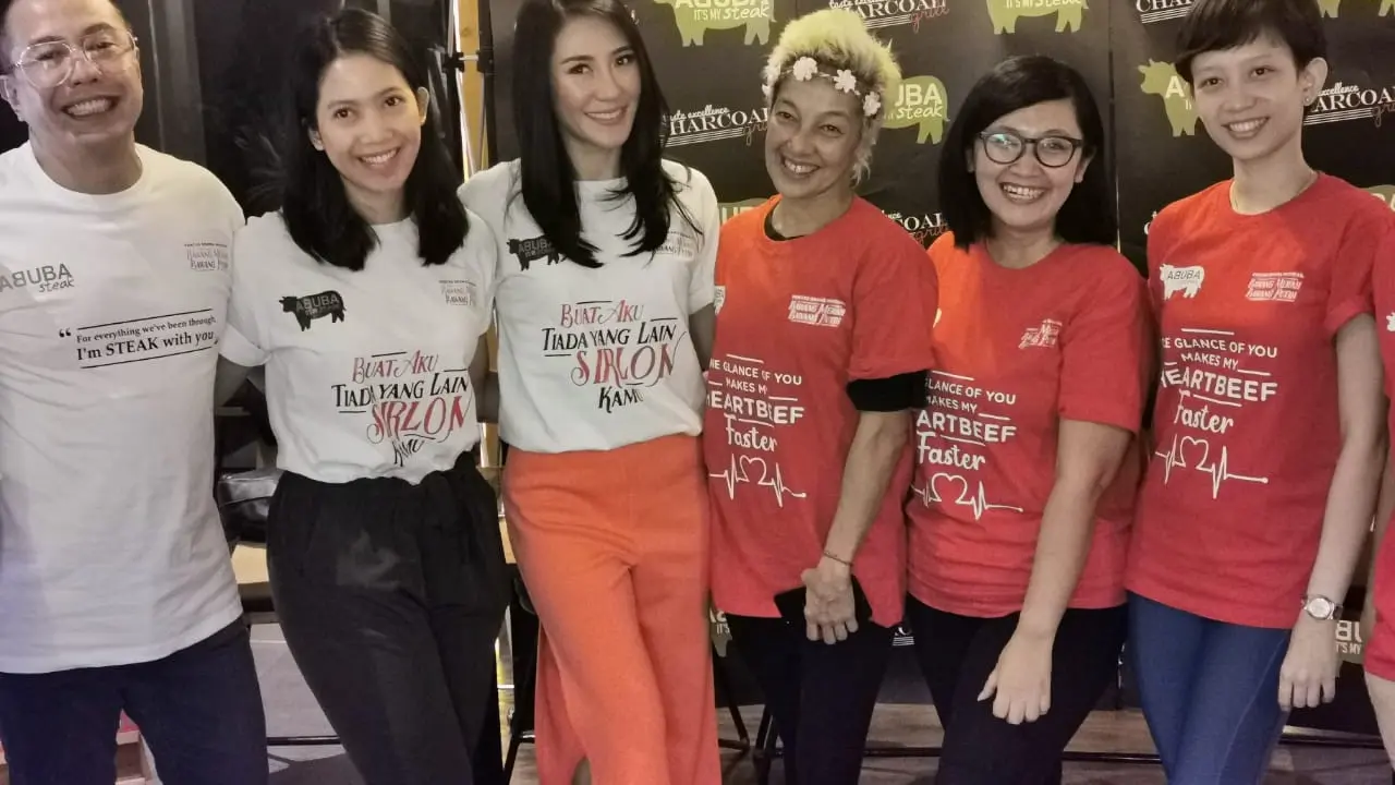 Para pemain drama musikal Bawang Merah Bawang Putih