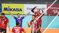 Para pemain Bogor LavAni merayakan kemenangan atas Jakarta BNI 46 pada seri ketiga putaran pertama Proliga 2022 di GOR Padepokan Voli Jenderal Polisi Kunarto, Sentul, Jawa Barat, Minggu (23/1). (foto: PBVSI)