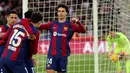 Penyerang Barcelona, Joao Felix (tengah) merayakan gol kedua timnya selama pertandingan sepak bola Liga Spanyol antara melawan Getafe CF di Estadi Olimpic Lluis Companys, pada 24 Februari 2024. (LLUIS GENE/AFP)