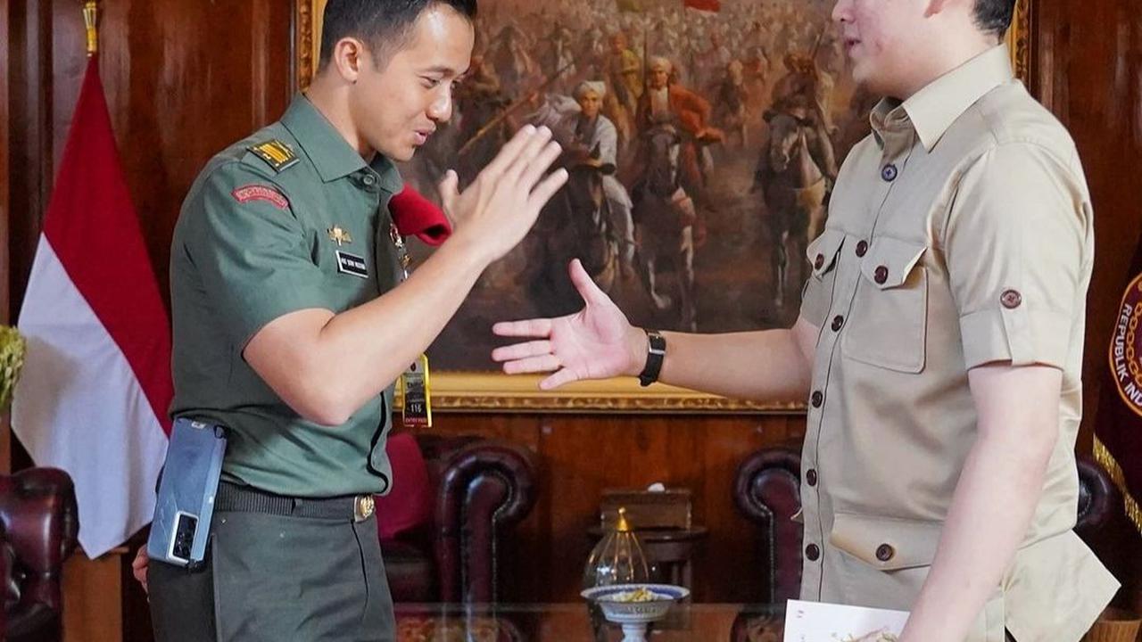 Selain Fahat, Sony juga berkunjung dan bertemu dengan Rizky Irmansyah. Sekretaris pribadi Prabowo Subianto ini juga mengunggah momen saat Sony berkunjung ke Kementerian Pertahanan RI.