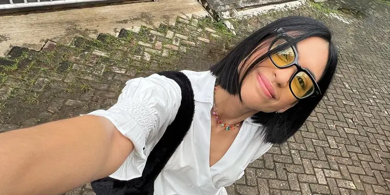 Gaya Selfie Taskya Namya Ini Memesona, Auranya Semakin Terpancar