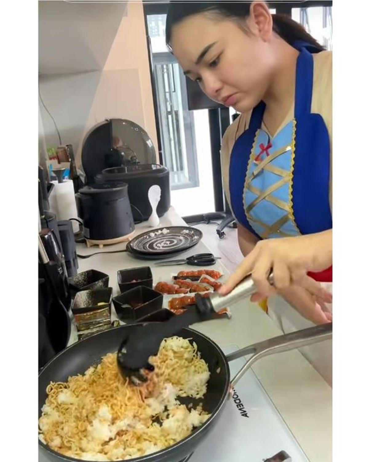 6 Potret Dapur Amanda Manopo, Cozy untuk Masak Menu Favorit Kenny Austin