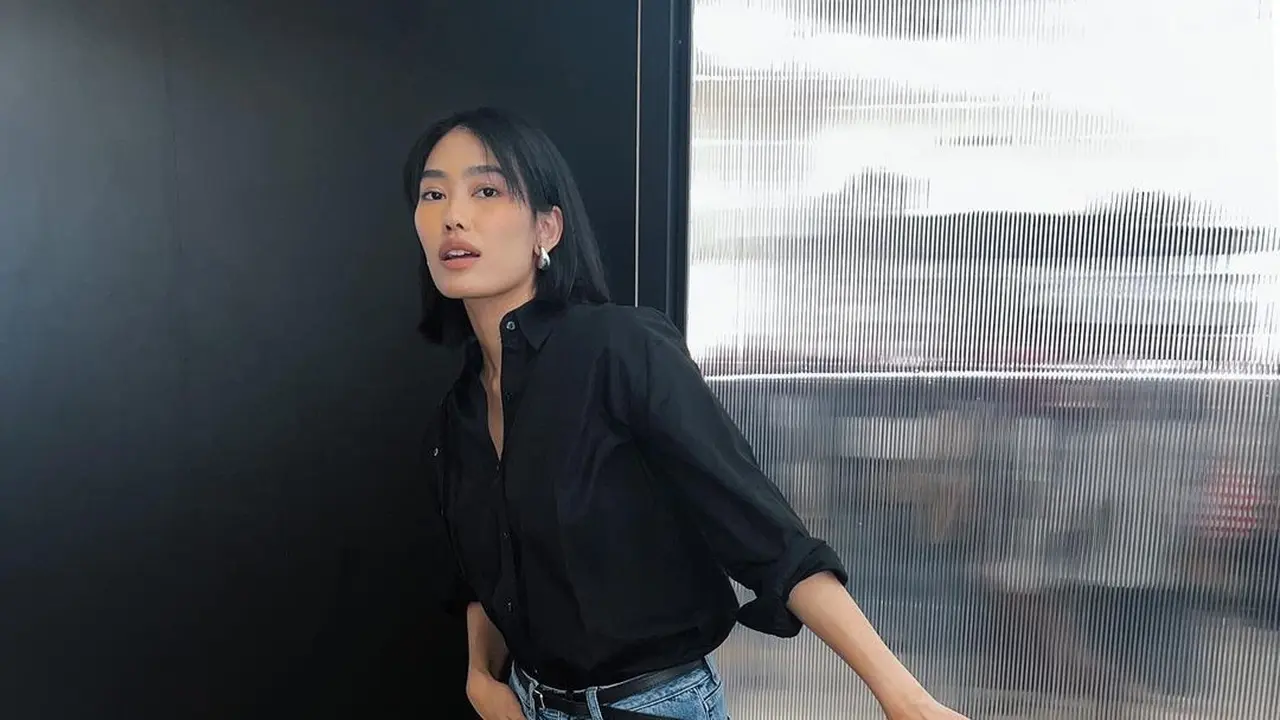 8 Cara Tampil Lebih Modis dengan Denim dari Ussy Sulistiawaty hingga Cinta Laura