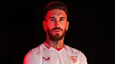 Sergio Ramos akhirnya resmi kembali bergabung dengan klub pertamanya, Sevilla, setelah meninggalkan klub yang bermarkas di Ramon Sanchez Pizjuan itu 18 tahun tahun yang lalu, saat ia dibeli Real Madrid pada Agustus 2005. (FOTO: instagram.com/sevillafc/)