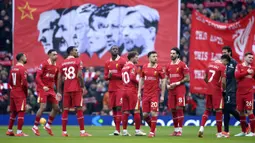 Para pemain Liverpool bersiap dalam laga lanjutan Liga Inggris 2024/2025 melawan Wolverhampton di Anfield, Liverpool, Inggris, Minggu (16/02/2025). (AP Photo/Ian Hodgson)