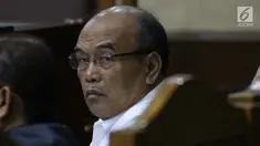 Terdakwa dugaan korupsi komisi kegiatan fiktif agen PT Asuransi Jasindo dalam pengadaan asuransi pada BP Migas-KKKS 2010-2012 dan 2012-2014, Budi Tjahjono saat menjalani sidang di Pengadilan Tipikor, Jakarta, Rabu (30/1). (Liputan6.com/Helmi Fithriansyah)