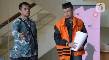 Tersangka Pejabat Pembuat Komitmen (PPK) di Satuan Kerja Pelaksanaan Jalan Nasional XII Balikpapan, Andi Tejo Sukmono usai pemeriksaan lanjutan di Gedung KPK, Jakarta, Selasa (11/2/2020). Andi melengkapi berkas suap pengadaan proyek jalan di Kalimantan Timur TA 2018-2019. (merdeka.com/Dwi Narwoko)