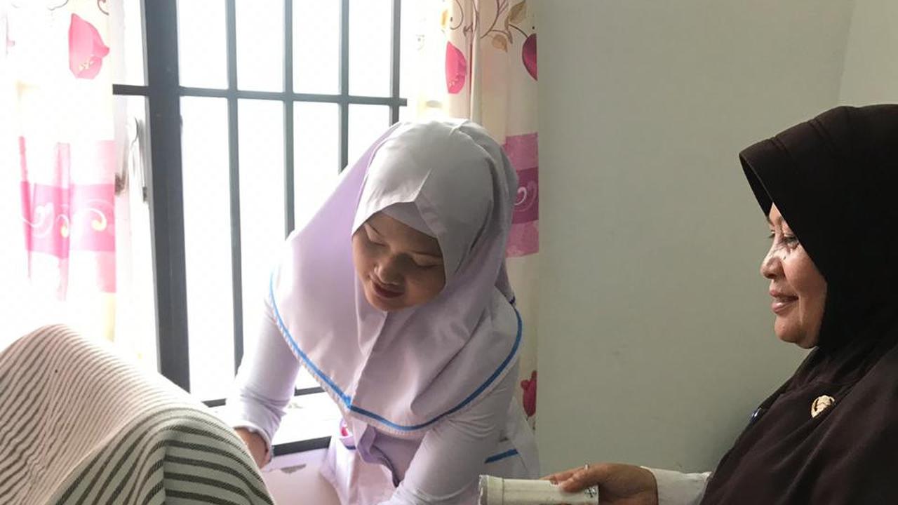 ilustrasi pemasangan IUD