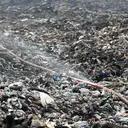 Cara Khusus Petugas Jinakkan Api di TPA Jatiwaringin