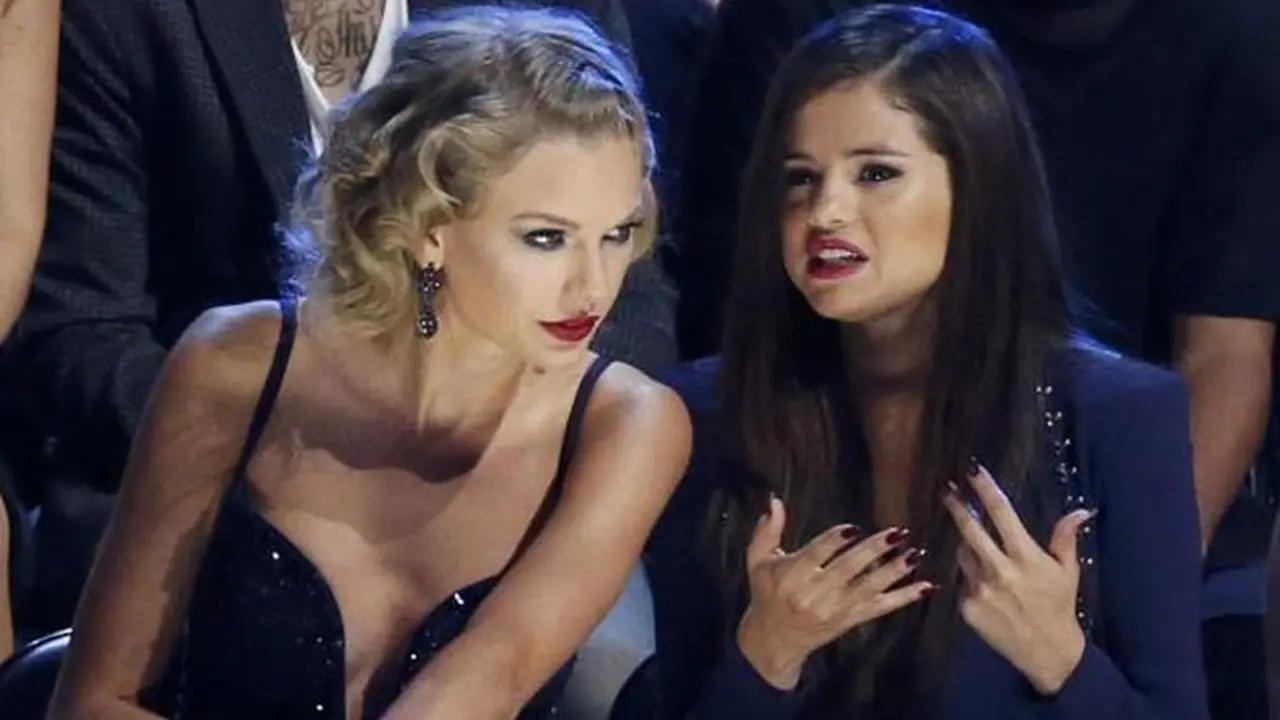 selena-gomez-show-130828c.jpg