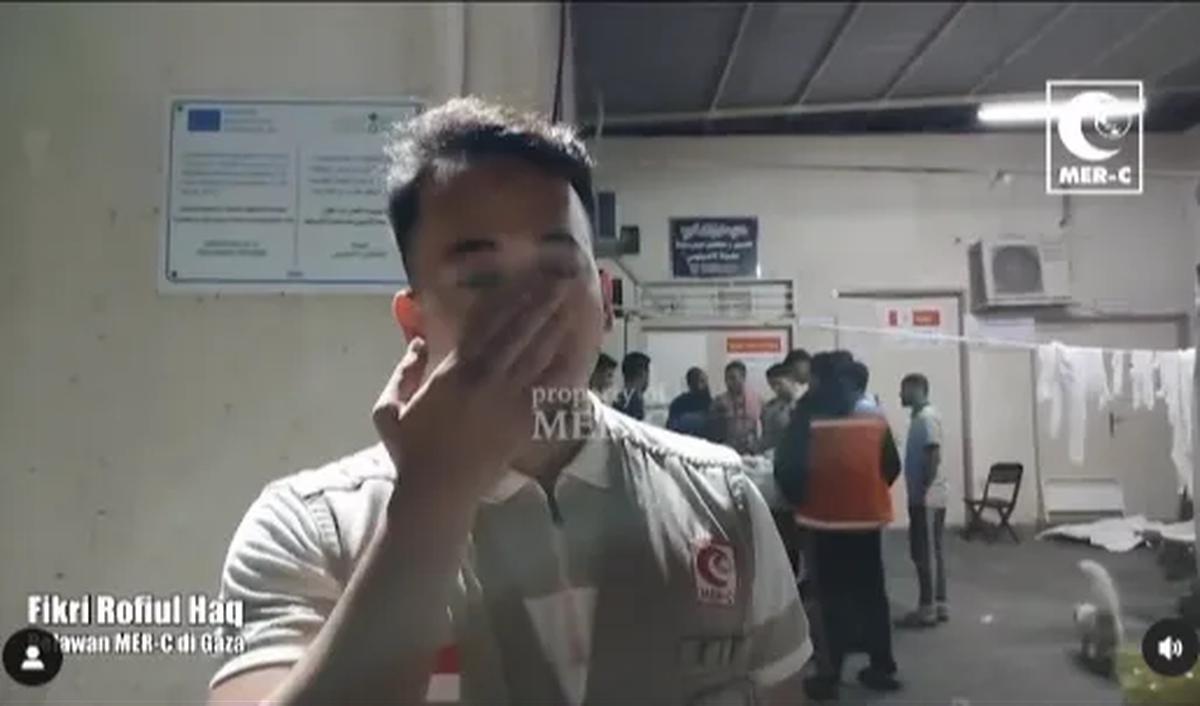 Lebih lanjut, Fikri mengatakan bahwa aroma wangi dari tubuh para syuhada ini keluar tiada henti. <br>