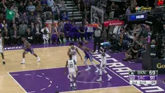 D'Angelo Russell skor 44 saat bersih kembali untuk menang melawan Raja, 123-121.