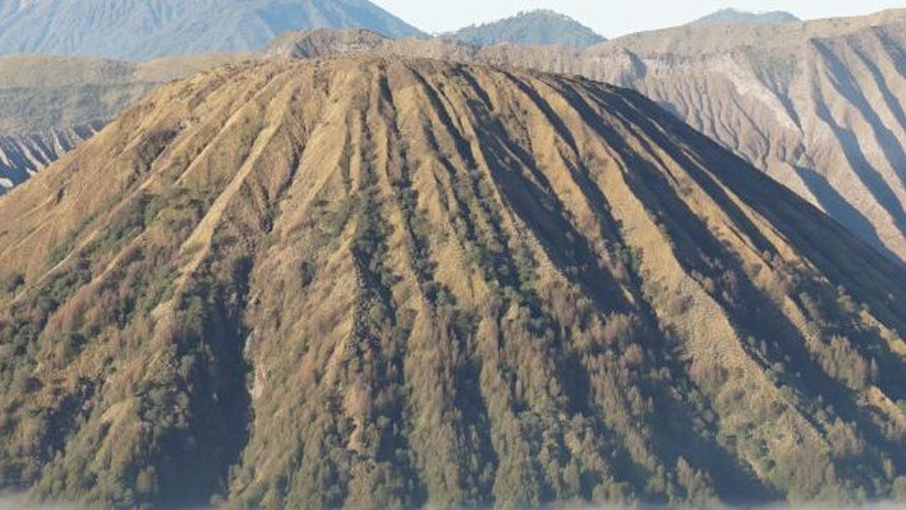 Penjelasan Taman Nasional Bromo Tengger Semeru Penyebab 'Lautan' Pasir Gunung Bromo