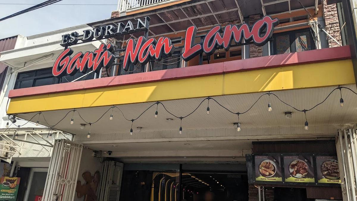 10 Rekomendasi Tempat Makan Enak Dekat Pasar Raya Padang 2025, Kuliner Wajib di Pusat Kota