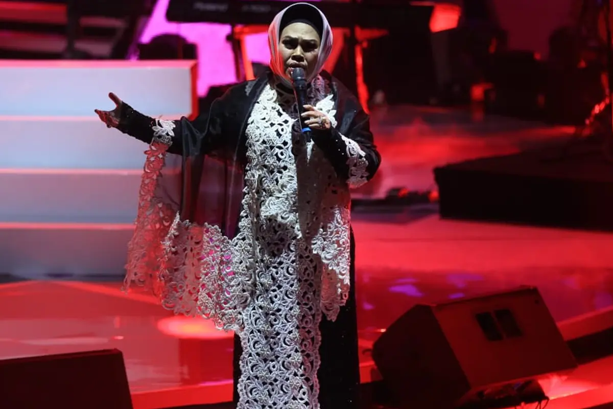 [Bintang] Hetty Koes Endang dan Kumandang Tanah Airku Buka Konser Amal Untuk NTB