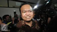 Patrice Rio Capella saat ditanya wartawan usai menjalani sidang perdana di Pengadilan Tipikor, Jakarta (9/11). Rio didakwa menerima gratifikasi Rp 200 juta dari Isteri Gubernur nonaktif Sumatera Utara. (Liputan6.com/Helmi Afandi)