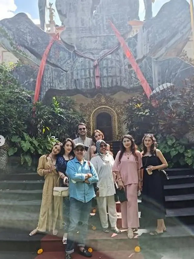 6 Momen Zoe Abbas Jackson Liburan di Bali, Nikmati Waktu Bareng Keluarga
