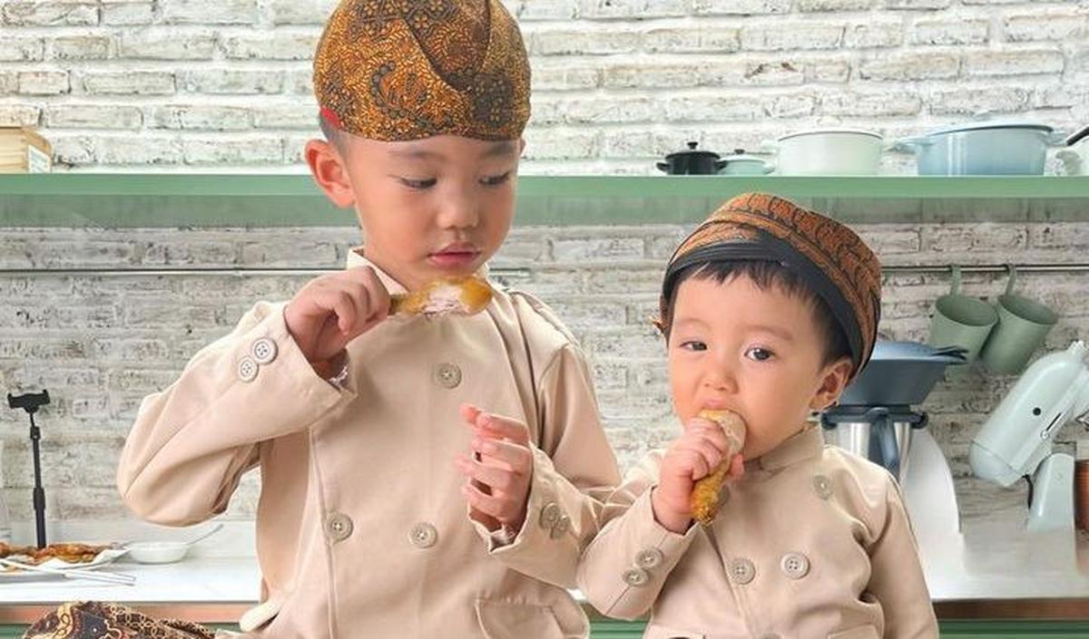 Potret Arthur dan Baby Timo langsung banjir komentar dari netizen. Mereka menuliskan berbagai komentar.&nbsp;