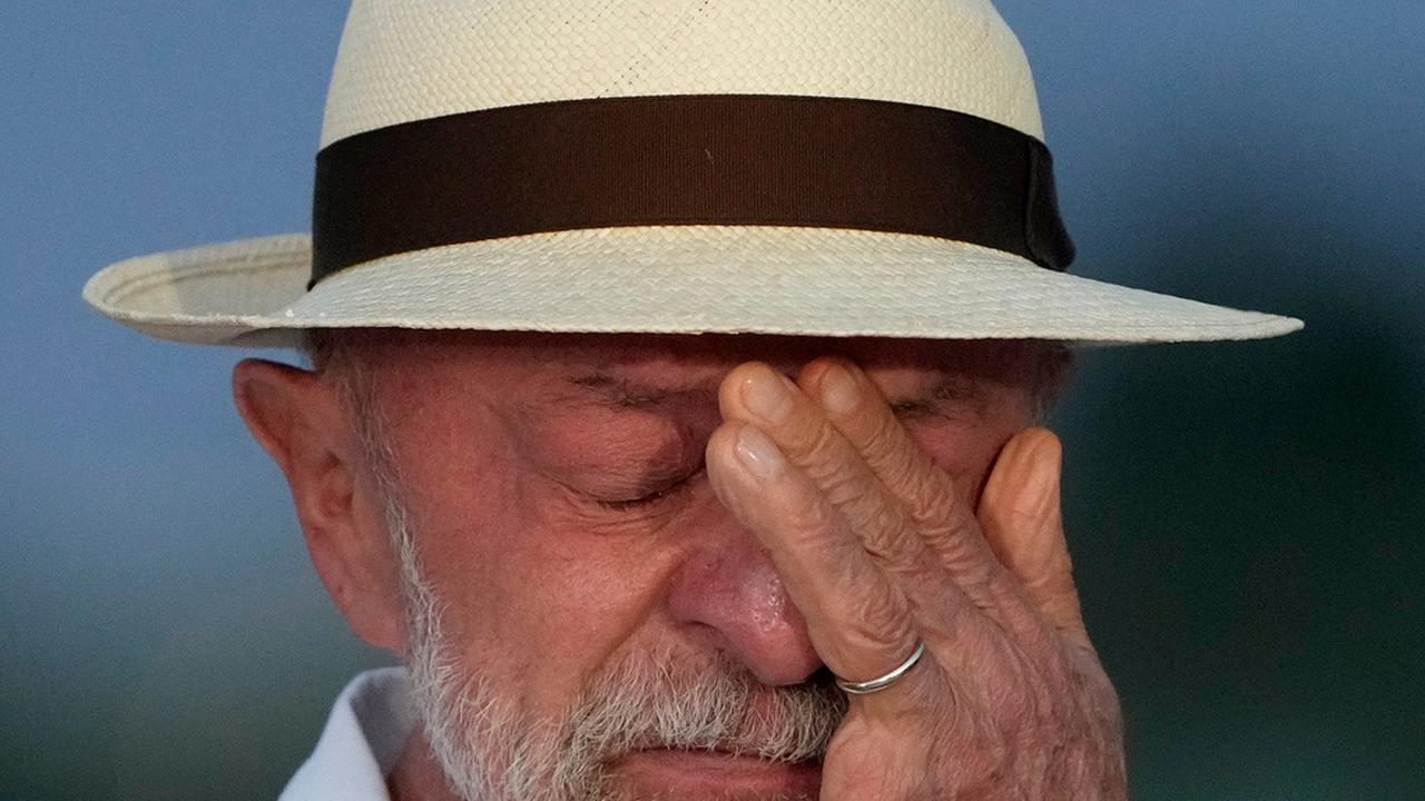 Usai Menang Pilpres Brasil Lula da Silva Tiup Lilin Ulang Tahun ke-81
