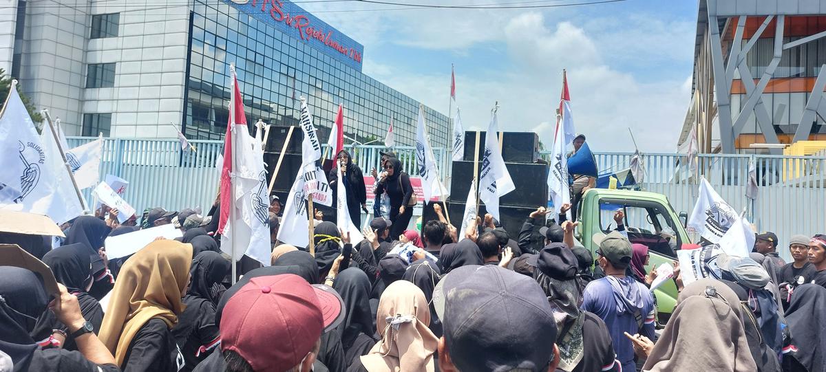 Ratusa Eks Karyawan Sritex Gelar Demo di Pabrik Sukoharjo, Tuntut Hak yang 9 Bulan Belum Terselesaikan