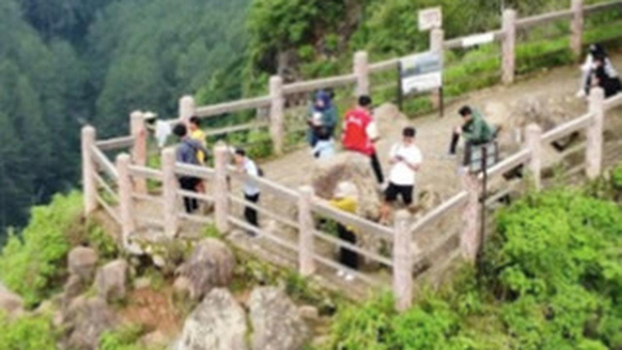 2. Tebing Keraton<br>