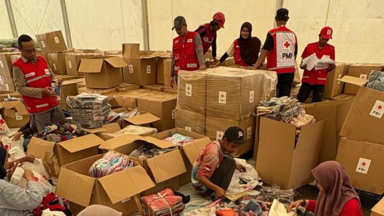 Fokus Bersihkan Sisa Banjir Sumatra, PMI Kirim Puluhan Ribu Cangkul dan Sekop Serta Puluhan Ekskavator
