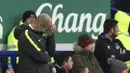 Pep Guardiola hanya bisa menggaruk kepalanya saat melihat permainan anak asuhnya melawan Everton pada lanjutan Premier League di Goodison Park, Liverpool, (15/1/2017). Man.City kalah 0-4.  (Peter Byrne/PA via AP)