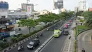 Suasana arus lalu lintas di Jalan Margonda Raya, Depok, Rabu (15/1/2020). Wakil Walikota Depok Pradi Supriatna mengatakan rencana revitalisasi jalur sepeda di Jalan Margonda akan dimulai pada 2020 sebagai upaya memberi ruang pesepeda serta mengurangi polusi udara. (Liputan6.com/Immanuel Antonius)