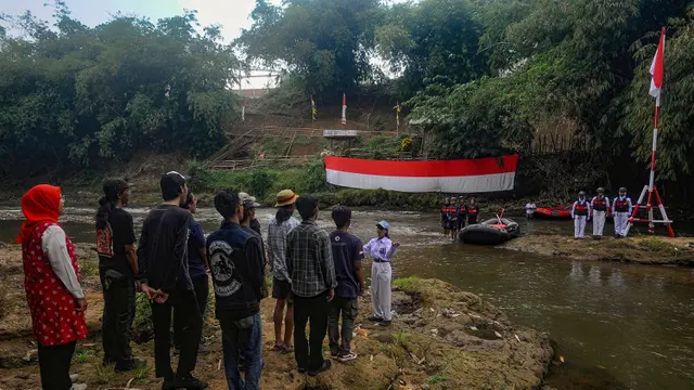 Unik, Komunitas Ciliwung Depok Peringati HUT ke-79 RI di Pinggir Sungai