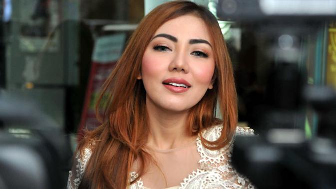  Mobil Mewah Bella Shofie Ditilang Polisi ShowBiz 