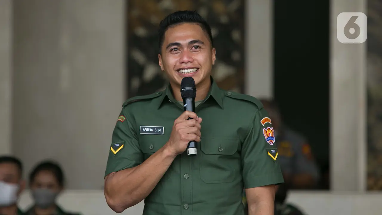 FOTO: Ekspresi Aprilia Manganang Usai Dapatkan Nama Baru Jadi Aprilio Perkasa Manganang