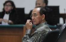 Protes dakwaan bocor, SDA bawa koran di persidangan