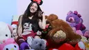 Seperti kebanyakan remaja putri lainnya, Cassandra Lee juga menyimpan banyak boneka dalam kamarnya. Ada yang bertukar koleksi? (Galih W. Satria/bintang.com)
